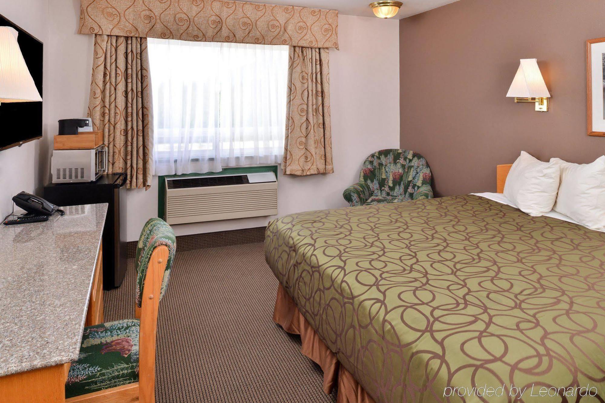 Canadas Best Value Inn Вейлмаунт Екстер'єр фото