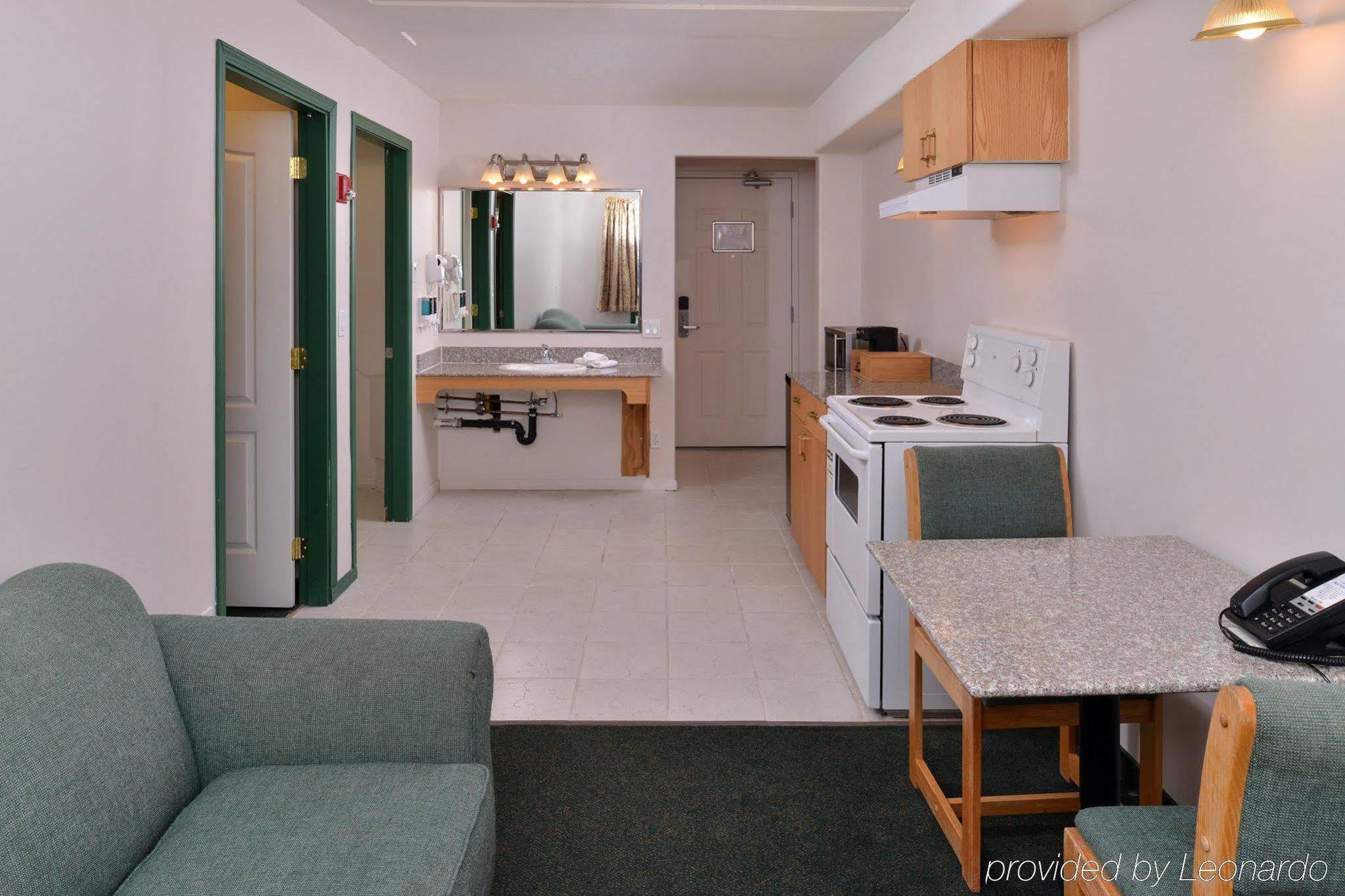 Canadas Best Value Inn Вейлмаунт Екстер'єр фото