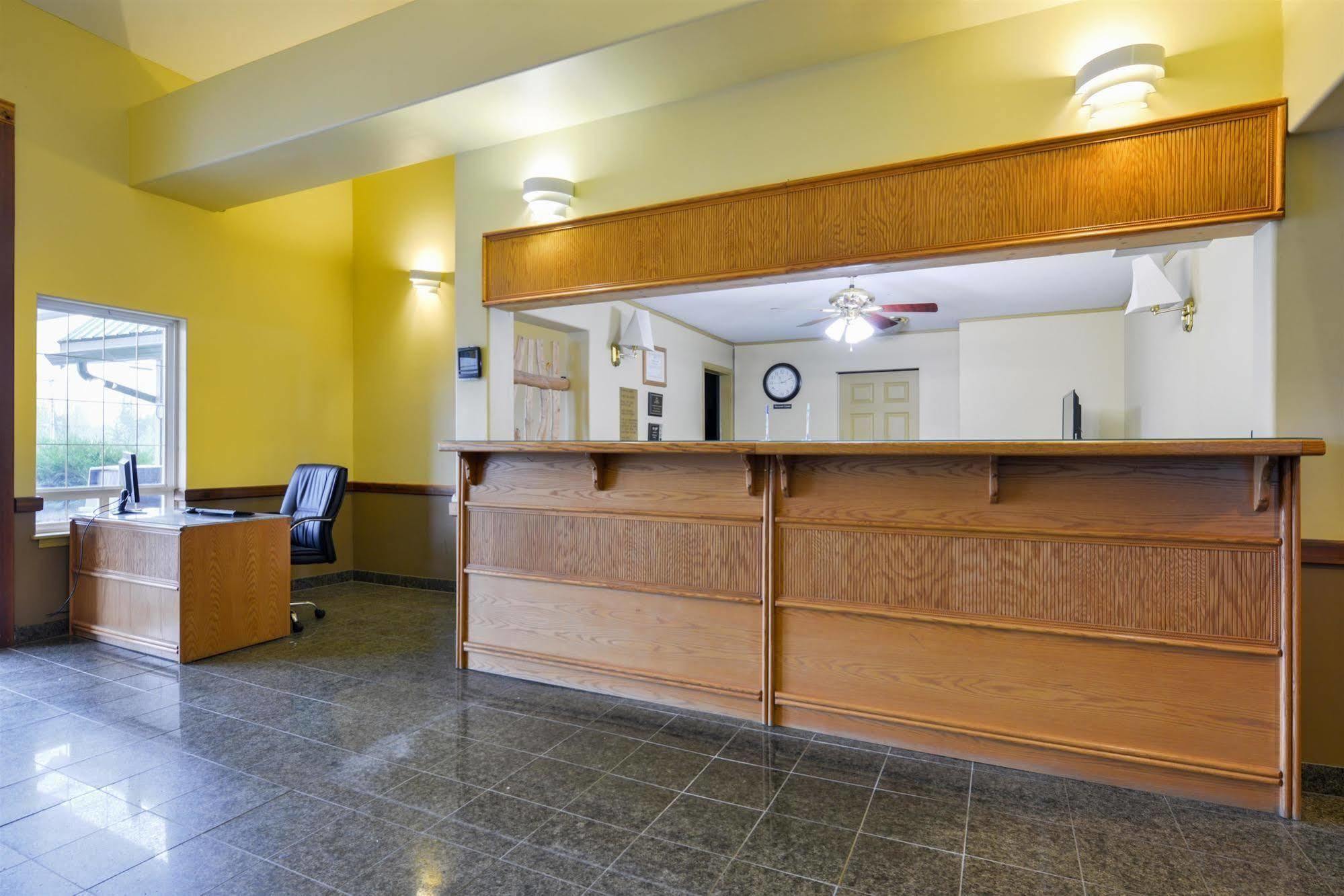 Canadas Best Value Inn Вейлмаунт Екстер'єр фото