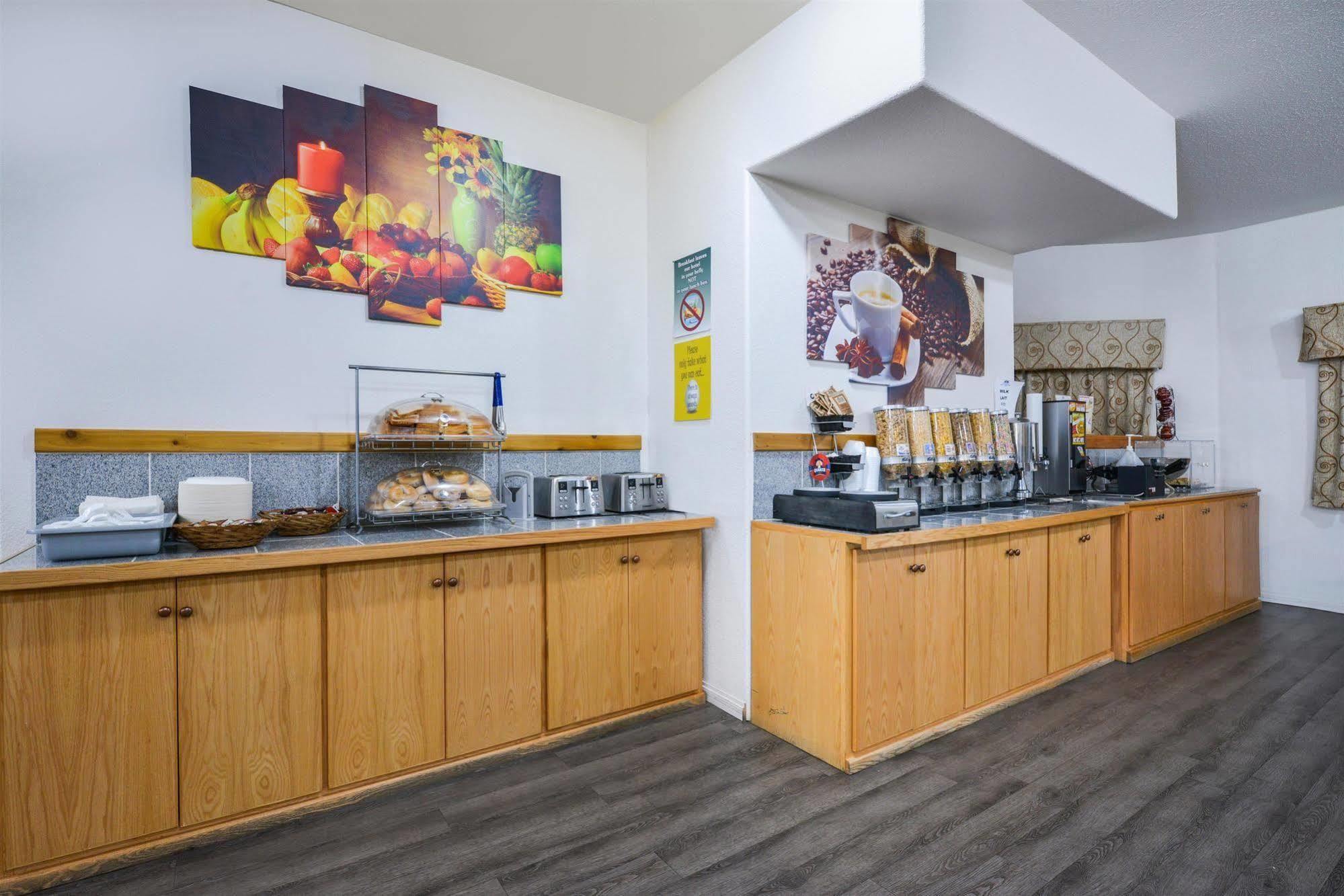 Canadas Best Value Inn Вейлмаунт Екстер'єр фото
