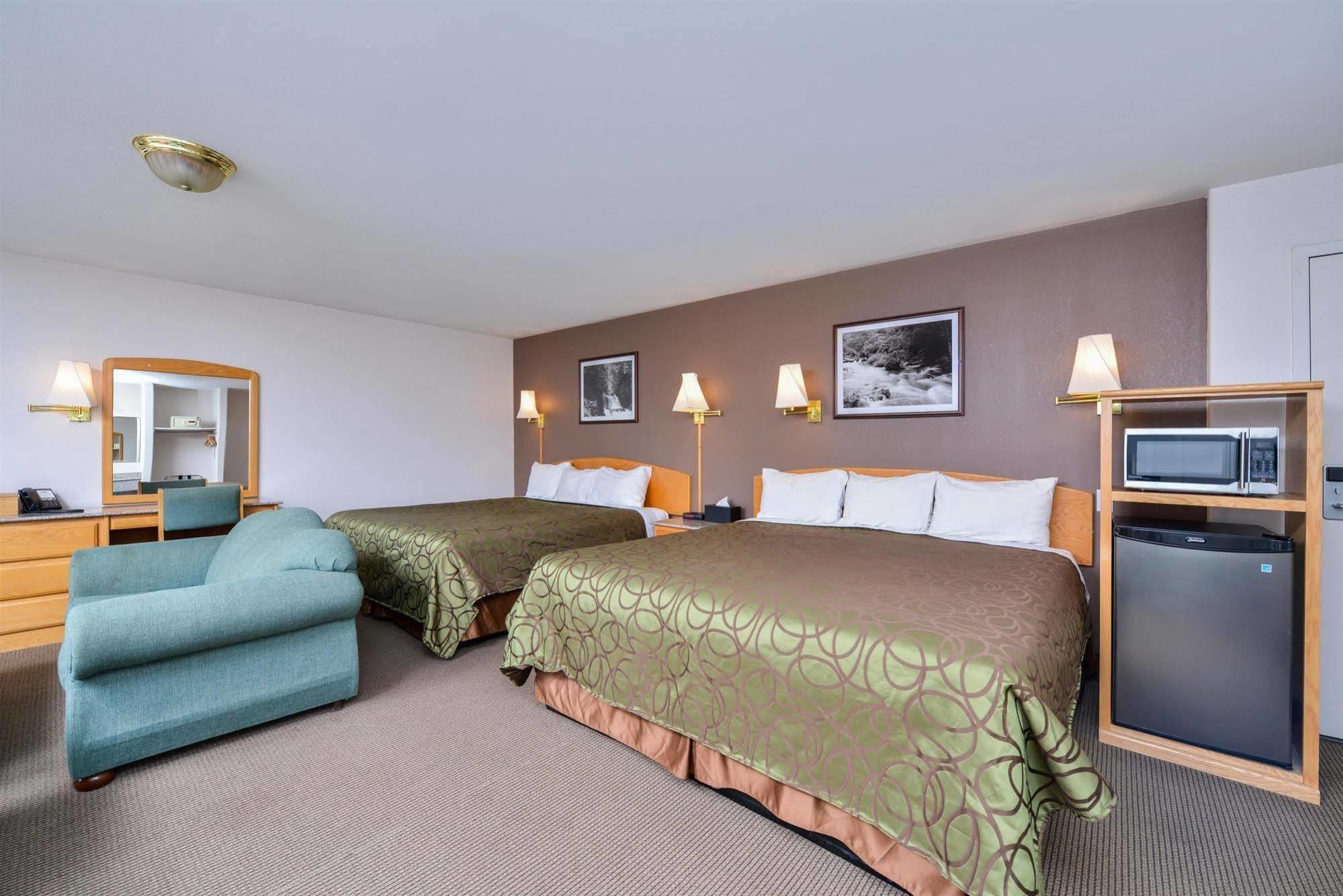 Canadas Best Value Inn Вейлмаунт Екстер'єр фото
