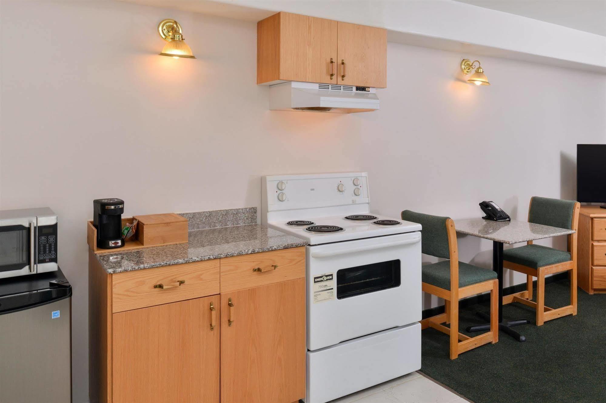 Canadas Best Value Inn Вейлмаунт Екстер'єр фото