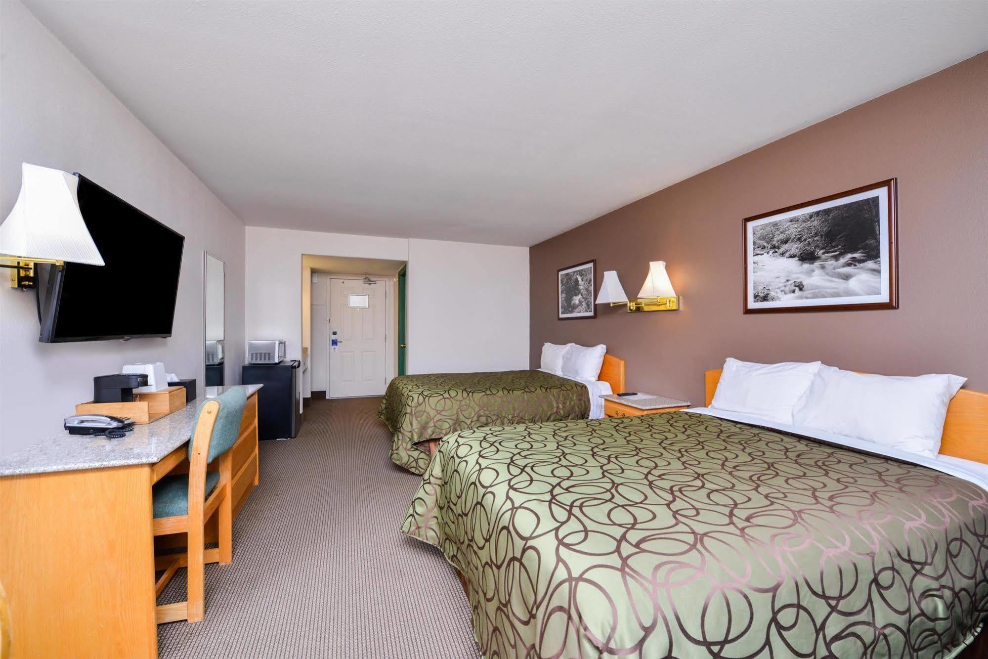 Canadas Best Value Inn Вейлмаунт Екстер'єр фото